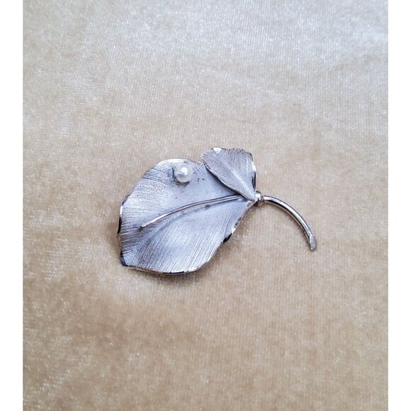 Vintage Rch-King Sterling Silver and Simulated Pearl, Leaf Shaped Brooch - Picture 7 of 10